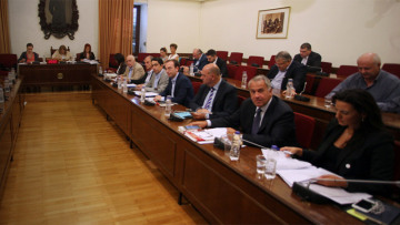 Βουλή καλεί Παππά και καναλάρχες για τις τηλεοπτικές άδειες