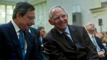 Εντολή Σόιμπλε σε Ντράγκι: Η ΕΚΤ πρέπει να ανεβάσει τα επιτόκια