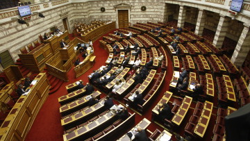 Live Βουλή:  Πυρά στην κυβέρνηση για διαπλοκή, ιδιωτικοποιήσεις και Καλογρίτσα