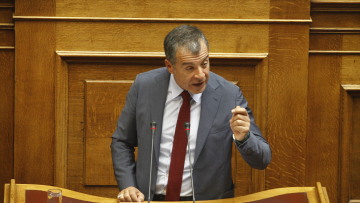 Θεοδωράκης: Είστε υποκριτές - Έχετε τα παιδιά σας σε ιδιωτικά σχολεία και υμνείτε τα δημόσια