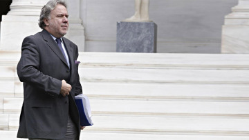 Παρά τις μειώσεις στις συντάξεις, τα ασφαλιστικά ταμεία «βουλιάζουν»