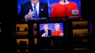 Αμερικανικά ΜΜΕ: «Η Χίλαρι στάθηκε όρθια 90 λεπτά - Iατρικό θαύμα» 