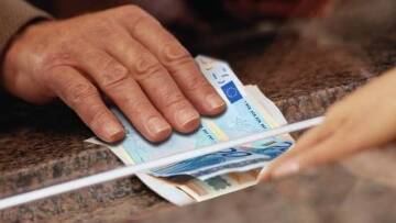 Ποιες συντάξεις πληρώνονται σήμερα και ποιοι «βλέπουν» περικοπές