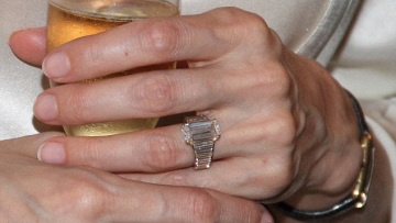 Η Τζολί στο διαζύγιο ζητάει το δαχτυλίδι αρραβώνων αξίας 250.000 δολαρίων