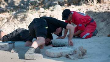 Υπόθεση Μπεν: Τα καφέ σανδάλια και η μαρτυρία του άγνωστου «Ντίνου»