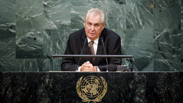 Προκλητικός ο Τσέχος πρόεδρος: Σε ακατοίκητα ελληνικά νησιά οι μετανάστες χωρίς άσυλο
