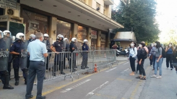 Βίντεο: Διαμαρτυρία για τη σύλληψη νεαρού στα επεισόδια στα δικαστήρια Θεσσαλονίκης