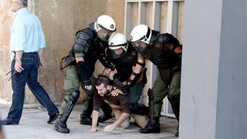 Κίνημα οργής κατά των πλειστηριασμών σπιτιών από λαϊκές γειτονιές