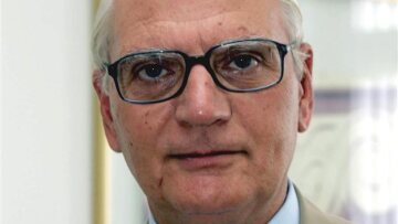 Παραιτήθηκε ο Παραράς από την Επιτροπή για την Αναθεώρηση του Συντάγματος