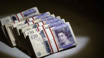 Νέα «βουτιά» για τη στερλίνα