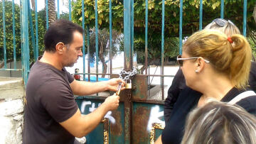 Λέσβος: Γονείς έβαλαν λουκέτο σε σχολείο που θα πάνε από τη Δευτέρα προσφυγόπουλα 