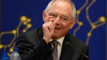 Καρφί Σόιμπλε προς Γιούνκερ: Να αναλάβει ο ESM τον έλεγχο της δημοσιονομικής πειθαρχίας