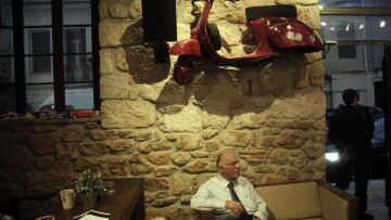 Ο Λεβέντης με... μία βέσπα στην Αθηναΐδα