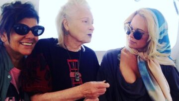 Η Pamela Anderson στην Ύδρα: Για ποια σπουδαία σχεδιάστρια φωτογραφίζεται για τη νέα της κολεξιόν;