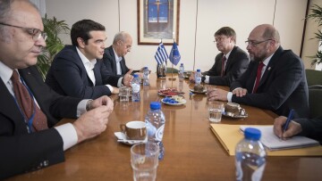 Tσίπρας σε Σουλτς για το χρέος: Οι συμφωνίες πρέπει να τηρούνται 