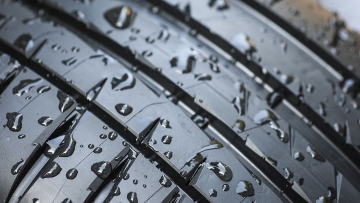 Πρωτοβρόχια: Μήπως ηρθε η ώρα να αλλάξετε δωρεάν τα ελαστικά στο αυτοκίνητό σας;