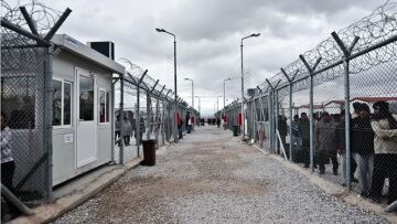 Εκρηκτικό το κλίμα στα κέντρα φιλοξενίας προσφύγων της Ευρώπης - Εντάσεις σε Ισπανία, Βουλγαρία και Ελλάδα