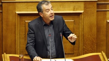 Θεοδωράκης προς Τσίπρα: Ζεις με 255 έως 407 ευρώ το μήνα;