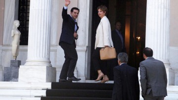 «Οι κυβερνήσεις δεν πέφτουν από τα δικαστήρια» - Επιστρατεύεται ο ανασχηματισμός