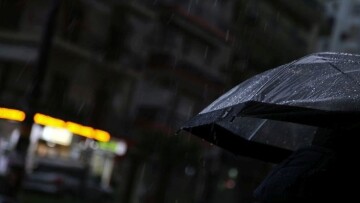 Σε ισχύ το έκτακτο δελτίο της ΕΜΥ: Κρύο και καταιγίδες όλο το τριήμερο 