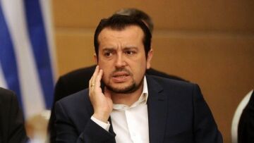 Ο Παππάς ενημερώνει τους βουλευτές για το νόμο που πήρε πίσω