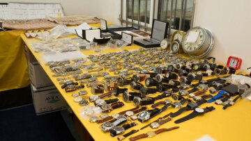   Κύκλωμα Ρομά: Πολιτικοί, τραγουδιστές και επιχειρηματίες αγόραζαν τα κλεμμένα Rolex