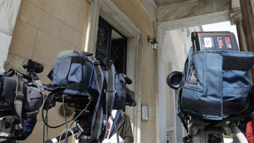 ΕΣΡ: Βήματα από κυβέρνηση και αντιπολίτευση για να αποφευχθεί το ναυάγιο