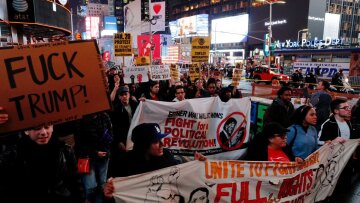 Σοβαρά επεισόδια σε διαδήλωση κατά του Τραμπ στο Πόρτλαντ