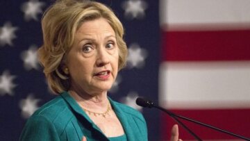 Η Χίλαρι ρίχνει το φταίξιμο για την ήττα της στον διευθυντή του FBI