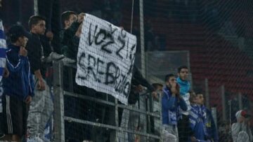 Απειλείται με τιμωρία η Ελλάδα μετά το απαράδεκτο πανό για τη Σρεμπρένιτσα