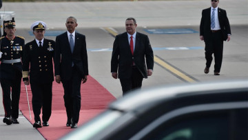 Γιατί δεν υποδέχθηκε τον Ομπάμα ο Παυλόπουλος στο αεροδρόμιο