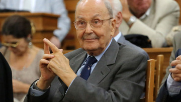 Σε σοβαρή κατάσταση νοσηλεύεται ο Κωστής Στεφανόπουλος