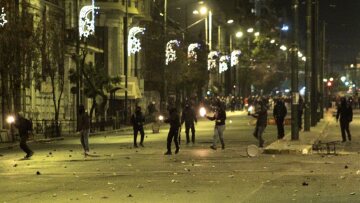 Πολυτεχνείο: Ποινική δίωξη για δύο κακουργήματα και επτά πλημμελήματα στους συλληφθέντες