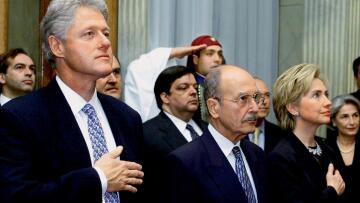 Βίντεο: Η συγκλονιστική ομιλία του Κωστή Στεφανόπουλου προς τον Μπιλ Κλίντον