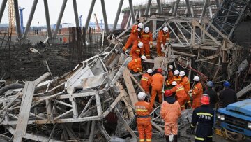 Τραγωδία στην Κίνα: Τουλάχιστον 40 νεκροί από κατάρρευση πλατφόρμας σε εργοτάξιο