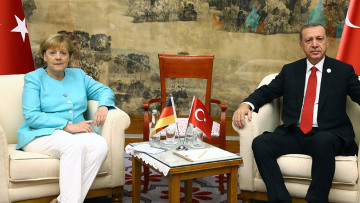 Ερντογάν: Θα ανοίξουμε τα σύνορα - Μέρκελ: Οι απειλές δεν οδηγούν πουθενά