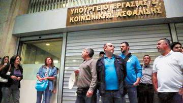 Οι 10 αλλαγές-φωτιά που καίνε ασφαλισμένους και συνταξιούχους