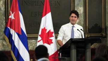 Σάλος για τον θερμό αποχαιρετισμό του πρωθυπουργού του Καναδά στον Φιντέλ Κάστρο