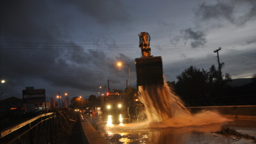 Γιατί «πνίγηκε» από τις βροχές η Αθήνα και η Ζάκυνθος