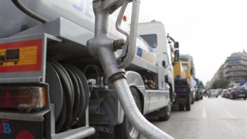 Κερκόπορτα για το λαθρεμπόριο καυσίμων: Προς κατάργηση η τοποθέτηση GPS σε βυτιοφόρα 