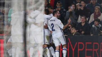 Μπαρτσελόνα-Ρεάλ: Σάλος για το υψωμένο μεσαίο δάχτυλο του Καρβαχάλ