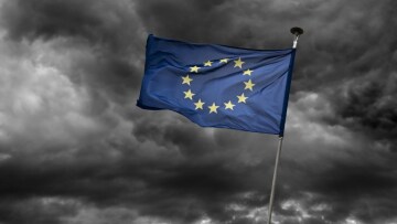 Deutsche Welle: Κίνδυνος αναζωπύρωσης της ευρωκρίσης