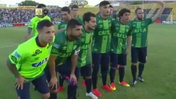 Βίντεο: Με φανέλες της Τσαπεκοένσε εμφανίστηκε η Σαν Λορέντζο