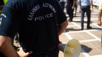 Ένστολοι για εξαγγελίες Τσίπρα: Αφήστε τα πελατάκια σας, είμαστε κι εμείς εδώ