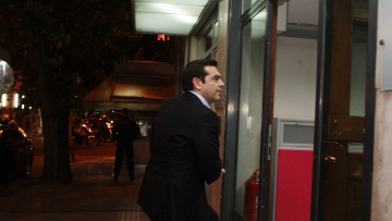 Πλήρης σύγχυση: Και ο Τσίπρας ζητά από το ΔΝΤ μικρότερα πλεονάσματα 