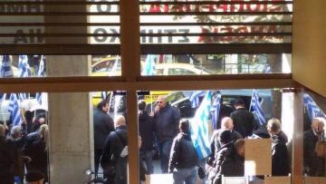 ΕΣΗΕΑ για εισβολή Χρυσαυγιτών: Φταίει η κυβέρνηση που τους πήρε στο Καστελόριζο