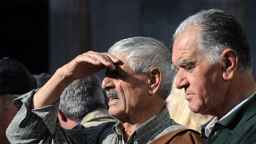 «Τρέχουν» οι υπηρεσίες για να καταβάλουν τη μισή 13η σύνταξη: Πόσοι και πώς τη δικαιούνται