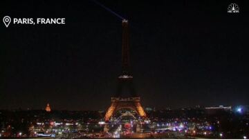 Ο Πύργος του Άιφελ «έσβησε» σε ένδειξη αλληλεγγύης για τα θύματα στο Χαλέπι