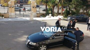 Έφτασε στη Θεσσαλονίκη ο Αλέξης Τσίπρας - Τον περίμεναν διαδηλωτές