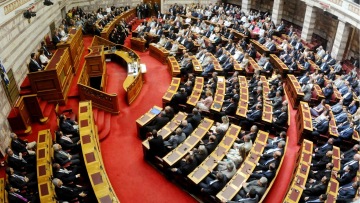 Ονομαστική για «μποναμά» Τσίπρα: «Παρών» από ΝΔ, «ναι» από ΠΑΣΟΚ, ΚΚΕ, ΧΑ, αποχή από Ποτάμι, το σκέφτεται ο Λεβέντης